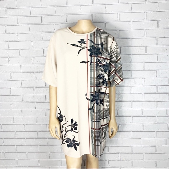 Zara Women’s Rubberized Short Sleeve‎ Dress - Picture 7 of 8